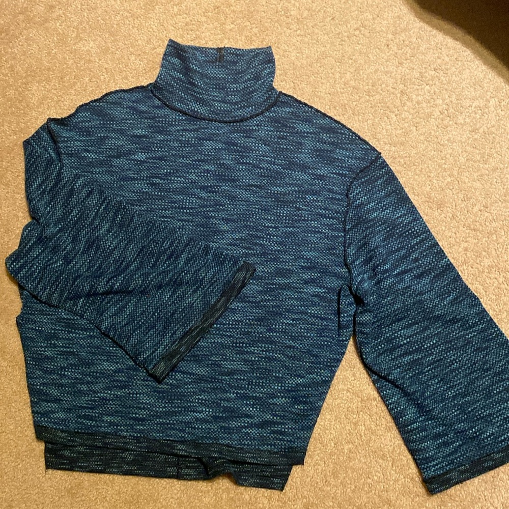 We The Free teal colored bell sleeve top -sz small